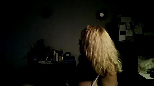 XTRAHORNYONE online show from October 5, 2025, 1:15 am