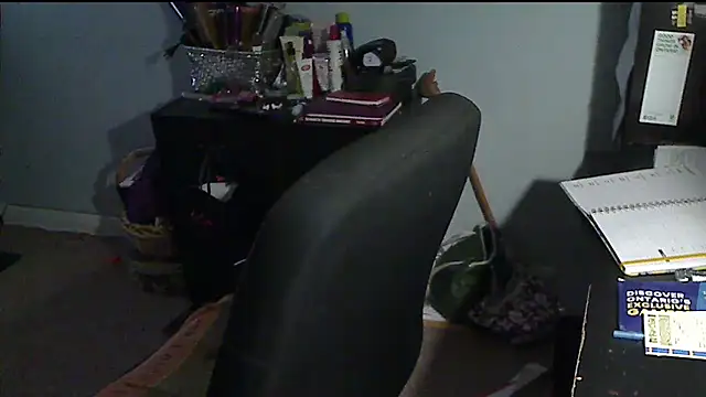 XTRAHORNYONE online show from November 18, 2025, 5:01 am