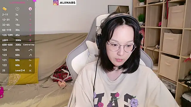 Snapshot of aliiiiiina chatting on March 21, 2025, 1:34 am aliiiiiina online show from March 21, 2025, 1:34 am