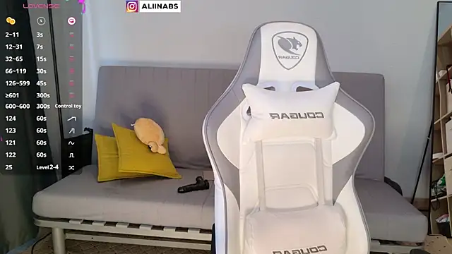 Snapshot of aliiiiiina chatting on March 23, 2025, 5:10 am aliiiiiina online show from March 23, 2025, 5:10 am