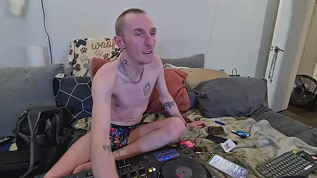 pyrowuff online show from November 23, 2025, 8:47 am