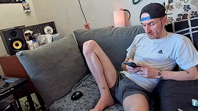 pyrowuff online show from March 9, 2026, 7:29 pm