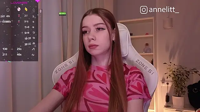 Snapshot of Annelitt chatting on December 17, 2024, 7:48 pm Annelitt online show from December 17, 2024, 7:48 pm