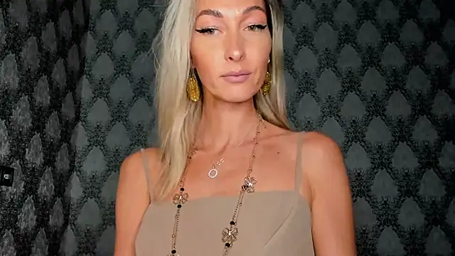 StarryHanna online show from December 2, 2025, 8:37 pm