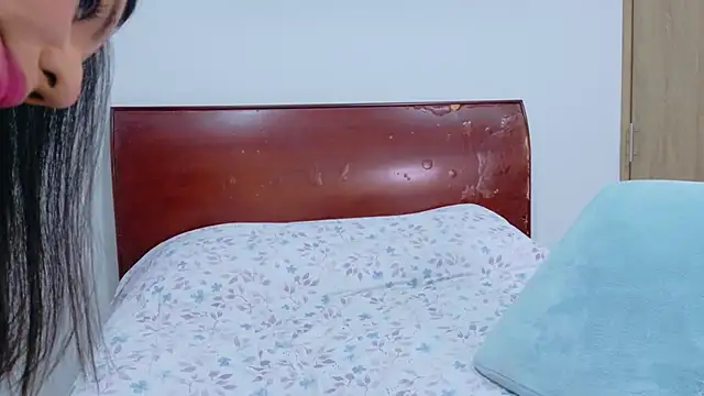 Steph F online show from October 23, 2025, 4:01 am