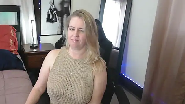 HollieBim online show from January 6, 2026, 4:54 pm