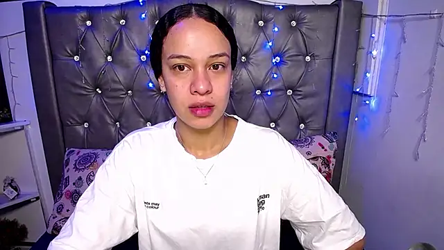 LAILAGUMMY online show from February 12, 2025, 12:22 pm