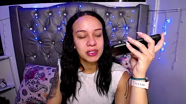 LAILAGUMMY online show from February 17, 2025, 11:44 am