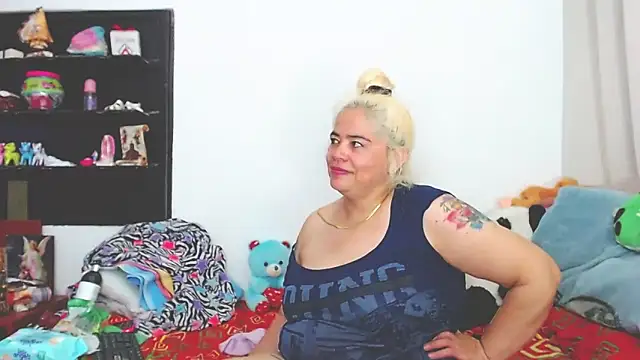 estrellita fugaz16x online show from January 9, 2025, 6:27 am