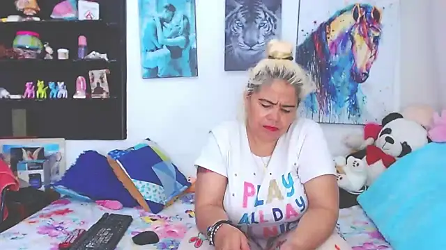 estrellita fugaz16x online show from February 9, 2025, 3:11 am