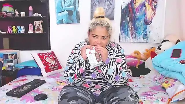 estrellita fugaz16x online show from February 13, 2025, 10:00 pm