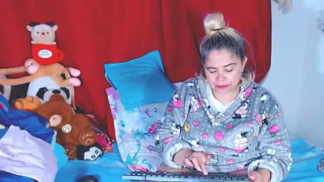 estrellita fugaz16x online show from November 10, 2025, 4:00 am