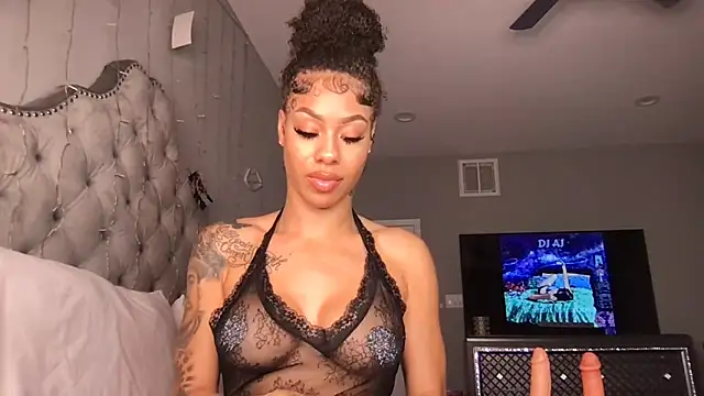 Snapshot of honeyybabyy112 chatting on November 8, 2025, 5:18 am honeyybabyy112 online show from November 8, 2025, 5:18 am