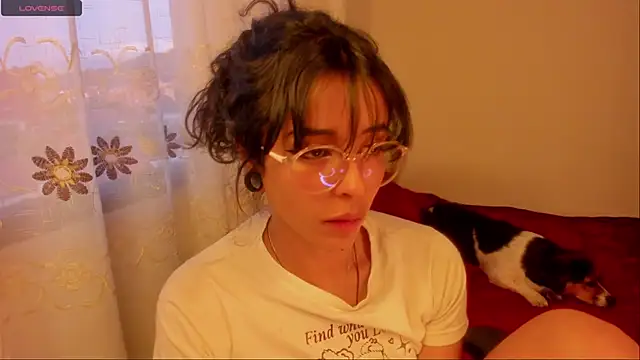 Snapshot of aluna_0310 chatting on December 16, 2024, 10:56 pm aluna 0310 online show from December 16, 2024, 10:56 pm