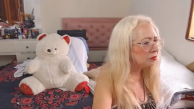 lucy belle bm online show from March 18, 2026, 6:22 pm