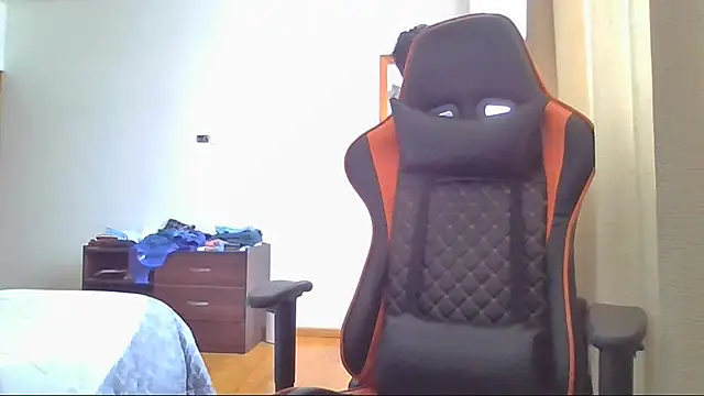 Alcastillov1 online show from February 5, 2025, 8:04 pm