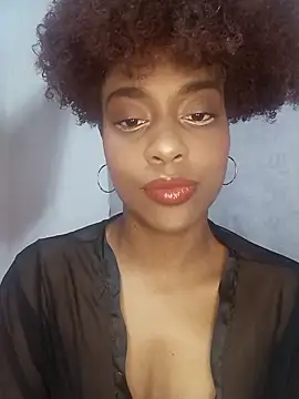 thaimy  online show from November 27, 2025, 3:08 am