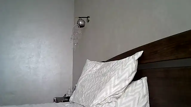 JulianaGold1 online show from February 18, 2026, 8:21 am