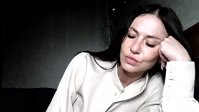 JulianaGold1 online show from May 21, 2026, 6:37 pm