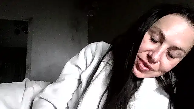 JulianaGold1 online show from June 6, 2026, 10:25 pm