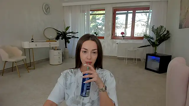 TiffanyHouston  online show from March 5, 2025, 7:16 am