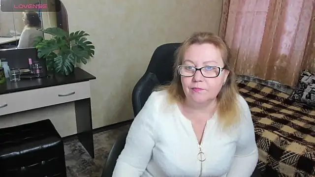 Snapshot of Frau_Marta chatting on December 16, 2024, 9:14 am Frau Marta online show from December 16, 2024, 9:14 am