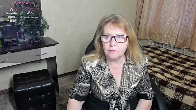 Snapshot of Frau_Marta chatting on January 12, 2025, 1:05 pm Frau Marta online show from January 12, 2025, 1:05 pm