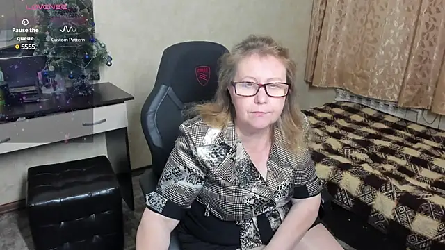 Snapshot of Frau_Marta chatting on January 12, 2025, 4:08 pm Frau Marta online show from January 12, 2025, 4:08 pm