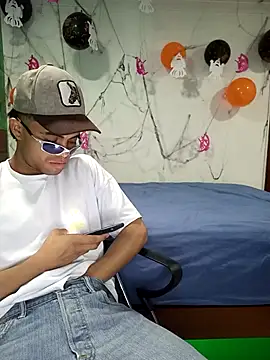 pinedasex777 online show from October 13, 2025, 6:24 am