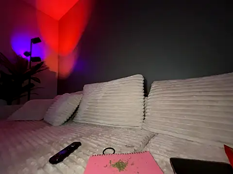 chloetease online show from November 18, 2025, 3:12 am