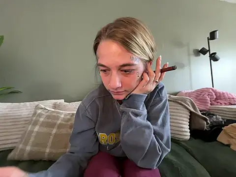 chloetease online show from February 28, 2026, 7:04 pm