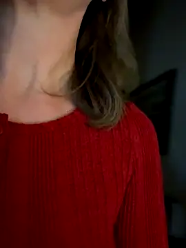 MaiseKnox online show from December 21, 2025, 4:36 pm