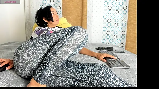 Snapshot of BlowMommy_ chatting on January 22, 2025, 11:10 pm BlowMommy online show from January 22, 2025, 11:10 pm