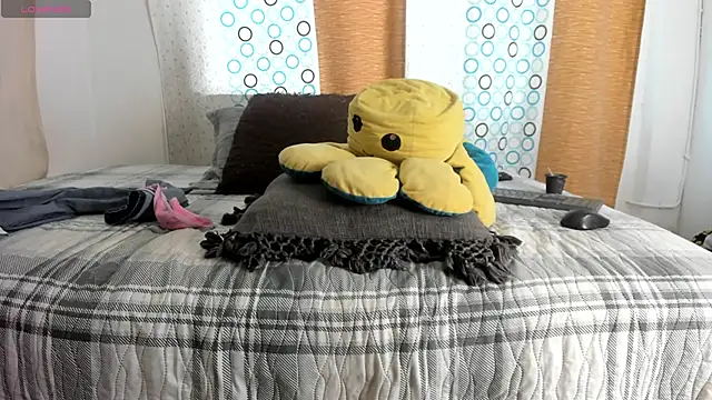 Snapshot of BlowMommy_ chatting on January 28, 2025, 9:19 pm BlowMommy online show from January 28, 2025, 9:19 pm