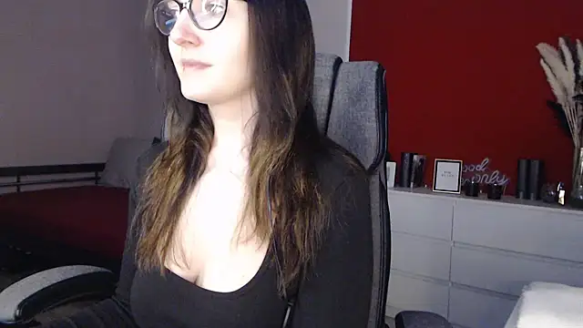 Snapshot of Alina_Lamour chatting on February 19, 2026, 8:27 pm Alina Lamour online show from February 19, 2026, 8:27 pm