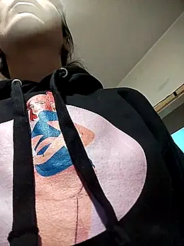 JoLeNe27 online show from December 1, 2025, 6:24 pm