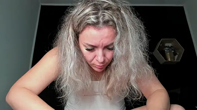 Alesys69 online show from November 20, 2025, 10:42 pm