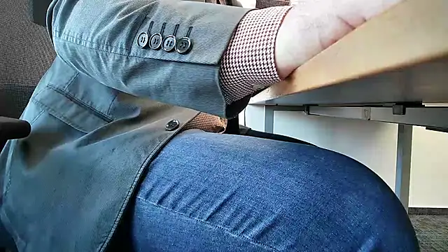 69bezfleku online show from February 19, 2025, 7:17 am