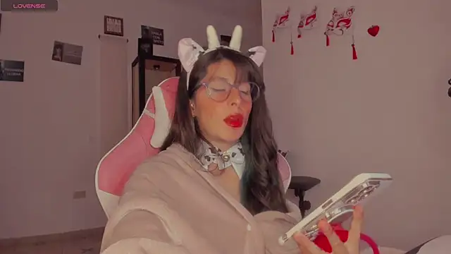 Snapshot of VYONED chatting on January 1, 2025, 10:56 pm VYONED online show from January 1, 2025, 10:56 pm