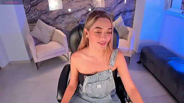 MelissaMoore  online show from February 19, 2025, 12:03 am