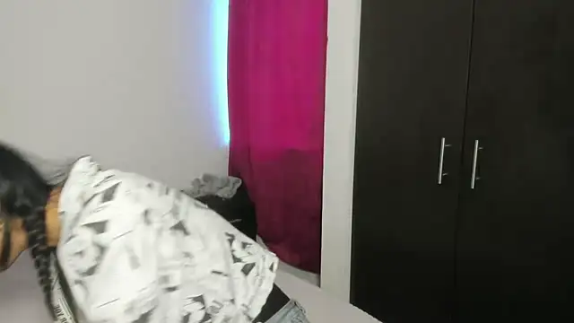 skinny Yizz online show from October 17, 2025, 10:01 pm