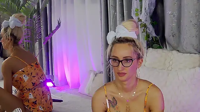 IsabelleEthan online show from October 31, 2025, 2:23 am