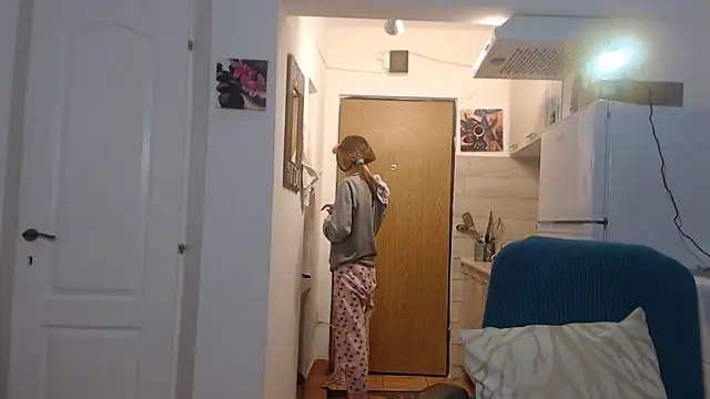 simyhvn online show from February 19, 2025, 5:05 am