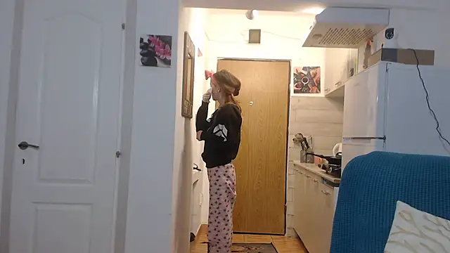 simyhvn online show from February 22, 2025, 5:12 am