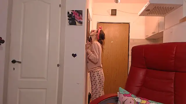 simyhvn online show from April 3, 2026, 4:10 am