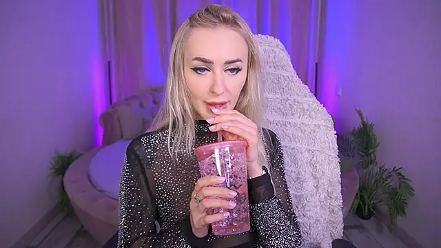 GraceCandy online show from November 23, 2025, 11:48 pm