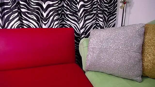 mia beatles online show from November 20, 2025, 4:18 pm