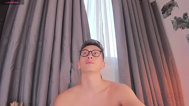 Thiago jones online show from November 11, 2025, 9:48 pm