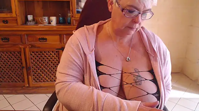 MISS LINDAH online show from February 7, 2025, 8:55 am