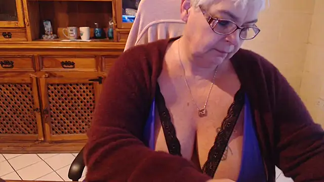 MISS LINDAH online show from March 4, 2025, 6:15 am